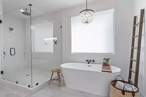 Bath - 4120 E Fairmount Ave, Phoenix, AZ 85018 photo 2 of 9