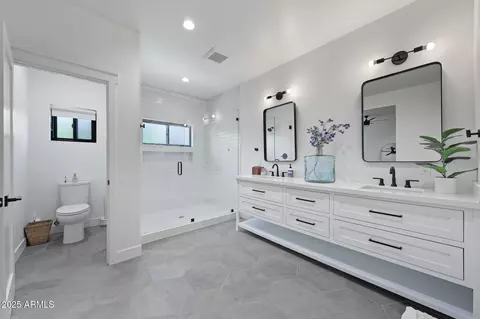 Bath - 4120 E Fairmount Ave, Phoenix, AZ 85018 photo 7 of 9