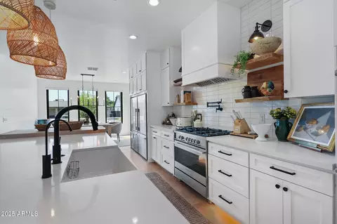 Kitchen - 4120 E Fairmount Ave, Phoenix, AZ 85018 photo 8 of 9