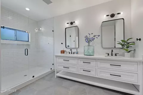 Bath - 4120 E Fairmount Ave, Phoenix, AZ 85018 photo 8 of 9