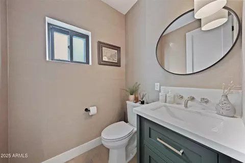Bath - 4120 E Fairmount Ave, Phoenix, AZ 85018 photo 6 of 9