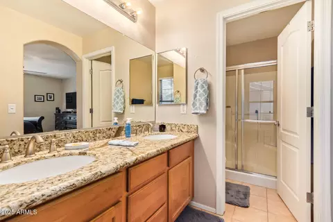 Bath - 4368 E Sack Dr, Phoenix, AZ 85050 photo 2 of 3