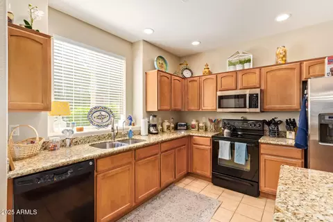 Kitchen - 4368 E Sack Dr, Phoenix, AZ 85050 photo 4 of 6