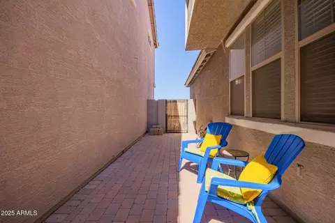 Exterior - 4368 E Sack Dr, Phoenix, AZ 85050 photo 5 of 8