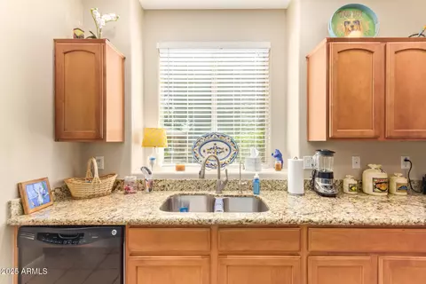 Kitchen - 4368 E Sack Dr, Phoenix, AZ 85050 photo 5 of 6