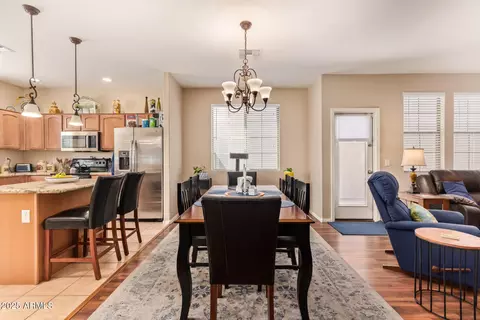 Dining - 4368 E Sack Dr, Phoenix, AZ 85050 photo 2 of 2