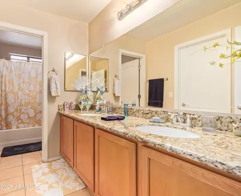Bath - 4368 E Sack Dr, Phoenix, AZ 85050 photo 3 of 3