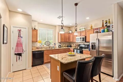 Kitchen - 4368 E Sack Dr, Phoenix, AZ 85050 photo 1 of 6