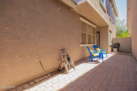 Exterior - 4368 E Sack Dr, Phoenix, AZ 85050 photo 6 of 8