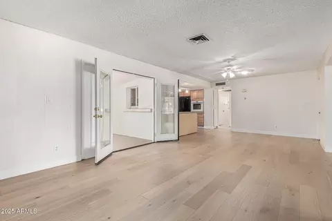 Living - 4134 W Linger Ln, Phoenix, AZ 85051 photo 4 of 5