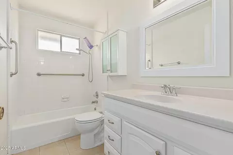 Bath - 4134 W Linger Ln, Phoenix, AZ 85051 photo 3 of 3