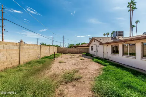 Exterior - 4134 W Linger Ln, Phoenix, AZ 85051 photo 2 of 2