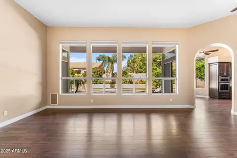 4410 E Robin Ln, Phoenix, AZ 85050 photo 8