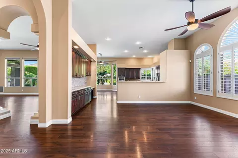 4410 E Robin Ln, Phoenix, AZ 85050 photo 7