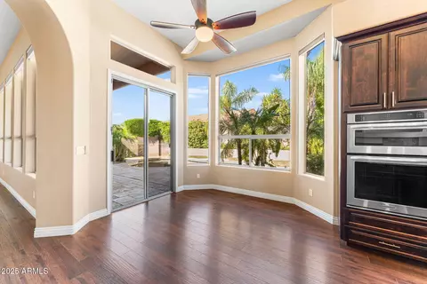 4410 E Robin Ln, Phoenix, AZ 85050 photo 4