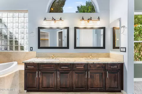 4410 E Robin Ln, Phoenix, AZ 85050 photo 22