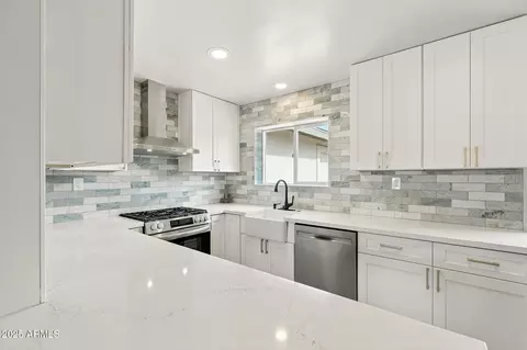 Kitchen - 1642 E Turney Ave, Phoenix, AZ 85016 photo 3 of 6