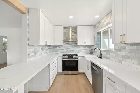 Kitchen - 1642 E Turney Ave, Phoenix, AZ 85016 photo 4 of 6