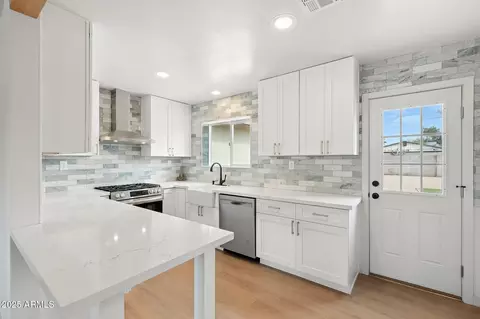 Kitchen - 1642 E Turney Ave, Phoenix, AZ 85016 photo 1 of 6