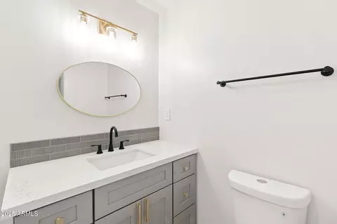 Bath - 1642 E Turney Ave, Phoenix, AZ 85016 photo 2 of 3