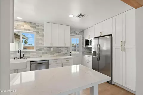 Kitchen - 1642 E Turney Ave, Phoenix, AZ 85016 photo 2 of 6