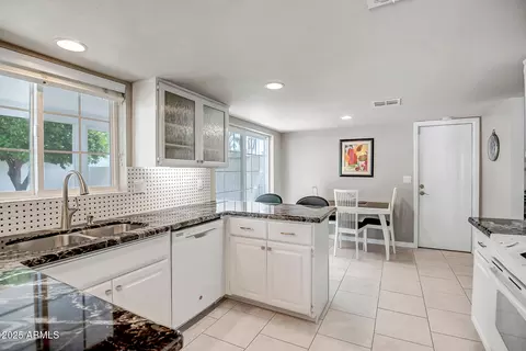 110 E Piping Rock Rd, Phoenix, AZ 85022 photo 12