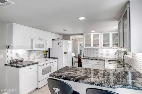 110 E Piping Rock Rd, Phoenix, AZ 85022 photo 8