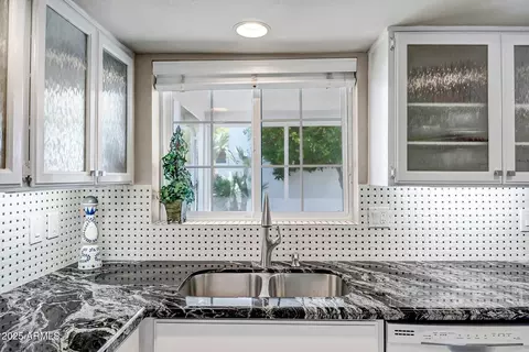 110 E Piping Rock Rd, Phoenix, AZ 85022 photo 10