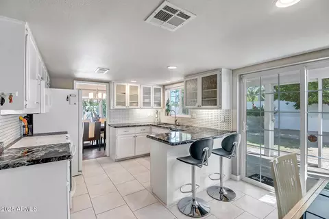 110 E Piping Rock Rd, Phoenix, AZ 85022 photo 9