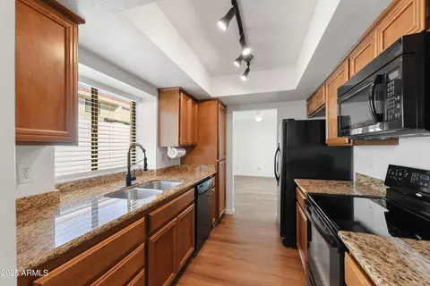 Kitchen - 1108 E Wagoner Rd, Phoenix, AZ 85022 photo 2 of 2