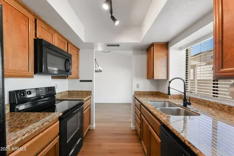 Kitchen - 1108 E Wagoner Rd, Phoenix, AZ 85022 photo 1 of 2