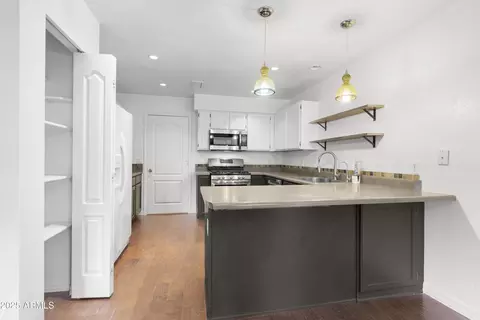 Kitchen - 2343 S Eclipse Ln, Flagstaff, AZ 86001 photo 2 of 3