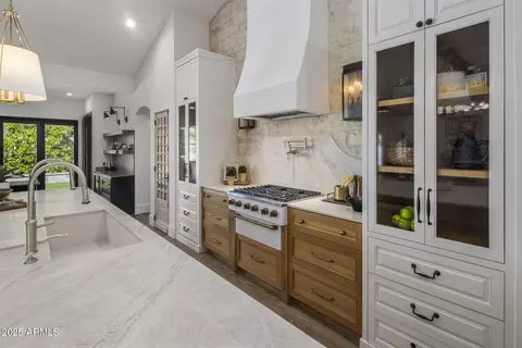 Kitchen - 2108 E Solano Dr, Phoenix, AZ 85016 photo 4 of 8