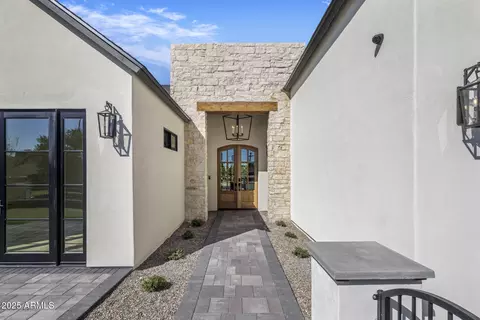 Entry Way - 2108 E Solano Dr, Phoenix, AZ 85016 photo 1 of 1