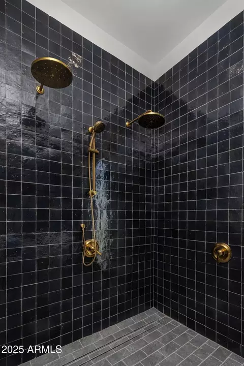 Bath - 2108 E Solano Dr, Phoenix, AZ 85016 photo 2 of 7
