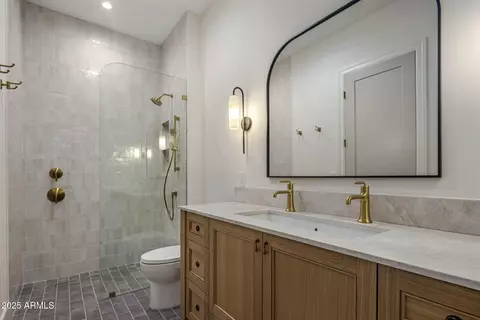 Bath - 2108 E Solano Dr, Phoenix, AZ 85016 photo 4 of 7