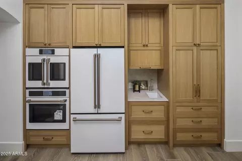 Kitchen - 2108 E Solano Dr, Phoenix, AZ 85016 photo 6 of 8