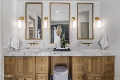 Bath - 2108 E Solano Dr, Phoenix, AZ 85016 photo 3 of 7