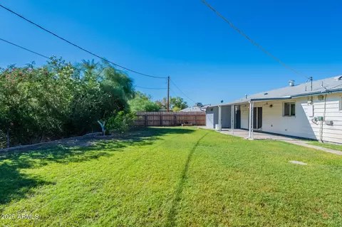 Exterior - 7313 N 16th Pl N, Phoenix, AZ 85020 photo 8 of 10