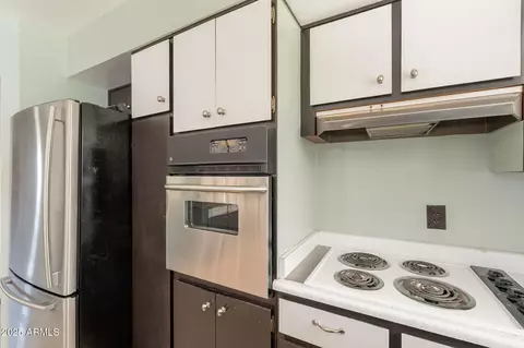 Kitchen - 7313 N 16th Pl N, Phoenix, AZ 85020 photo 5 of 10