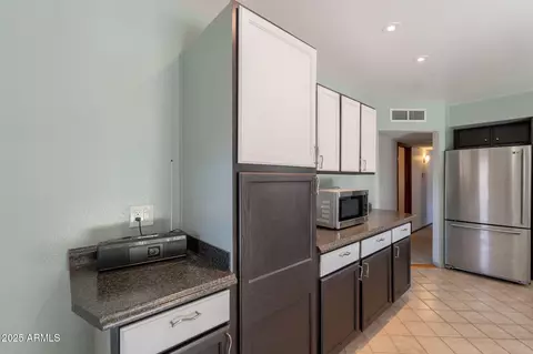 Kitchen - 7313 N 16th Pl N, Phoenix, AZ 85020 photo 8 of 10