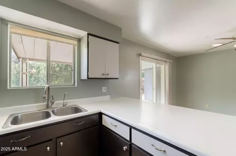 Kitchen - 7313 N 16th Pl N, Phoenix, AZ 85020 photo 3 of 10