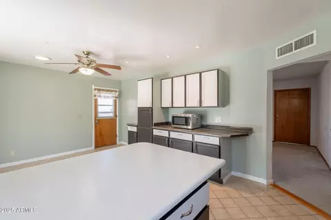 Kitchen - 7313 N 16th Pl N, Phoenix, AZ 85020 photo 4 of 10