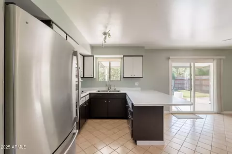 Kitchen - 7313 N 16th Pl N, Phoenix, AZ 85020 photo 2 of 10
