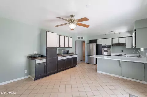 Kitchen - 7313 N 16th Pl N, Phoenix, AZ 85020 photo 10 of 10