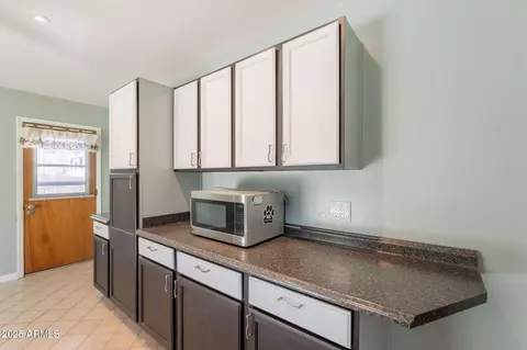 Kitchen - 7313 N 16th Pl N, Phoenix, AZ 85020 photo 7 of 10