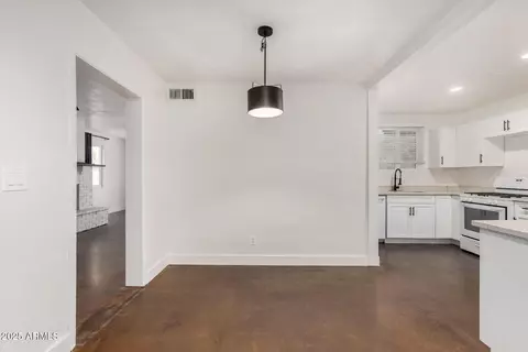 Dining - 4232 N 15th Dr, Phoenix, AZ 85015 photo 1 of 4