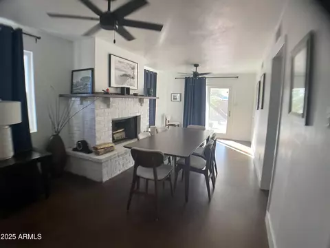 Dining - 4232 N 15th Dr, Phoenix, AZ 85015 photo 2 of 4
