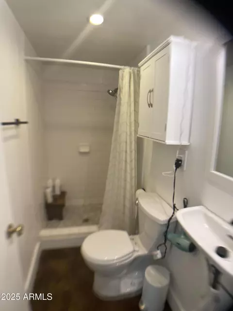 Bath - 4232 N 15th Dr, Phoenix, AZ 85015 photo 1 of 1