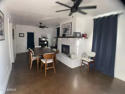 Dining - 4232 N 15th Dr, Phoenix, AZ 85015 photo 4 of 4